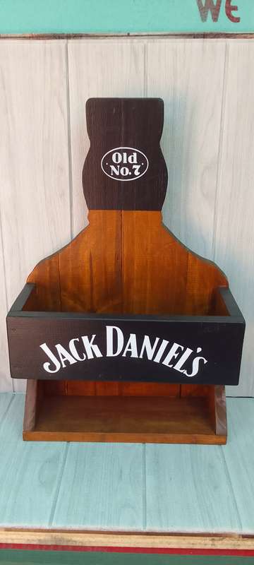 Jack daniels bottles and glasses unit